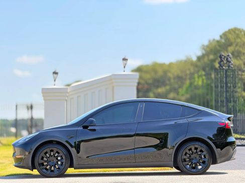 Used 2021 Tesla Model Y Long Range AWD/4WD image 7