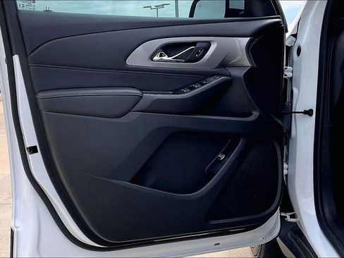 Used 2023 Chevrolet Traverse LT FWD image 23