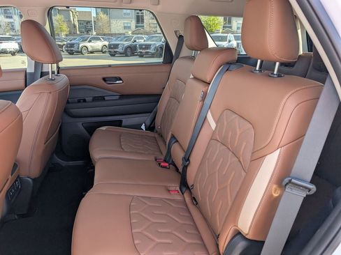 New 2026 Nissan Pathfinder Platinum FWD image 21