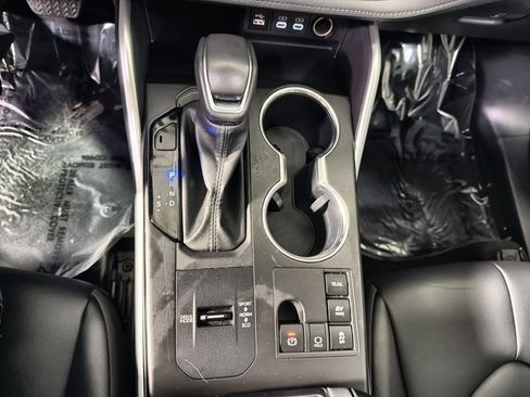 Used 2024 Toyota Highlander XLE image 22