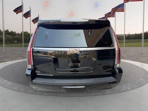 Used 2018 Cadillac Escalade ESV Luxury w/ LPO, Radiant Package AWD/4WD image 10