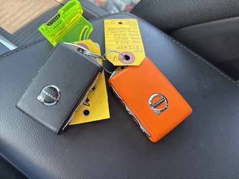 Certified 2023 Volvo XC60 B5 Core image 26