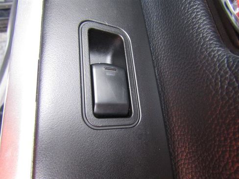 Used 2018 Nissan Titan SV image 32