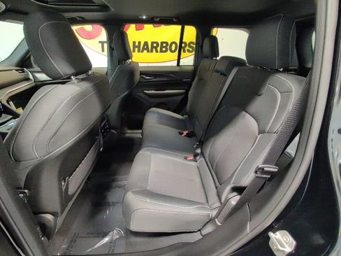 New 2025 Jeep Grand Cherokee Laredo X w/ Luxury Tech Group I AWD/4WD image 25