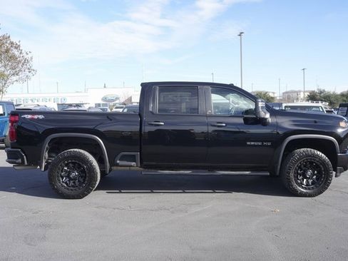Used 2023 Chevrolet Silverado 2500 Custom w/ Custom Value Package image 5