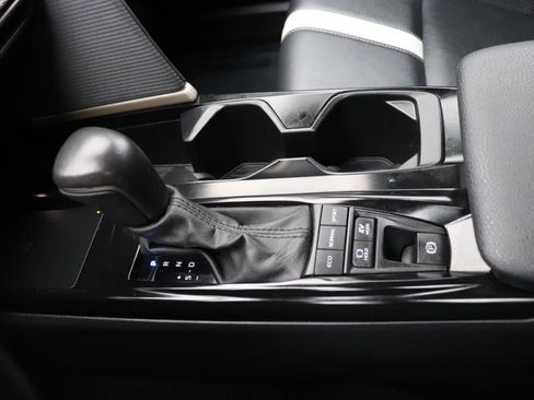 Used 2025 Toyota Camry SE image 39