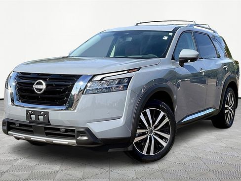 Used 2024 Nissan Pathfinder Platinum w/ Cargo Package image 2