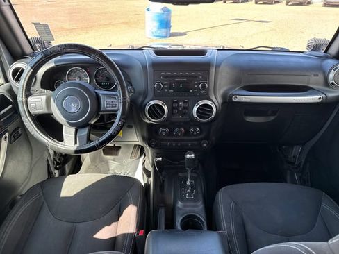 Used 2018 Jeep Wrangler Unlimited Sahara AWD/4WD image 12