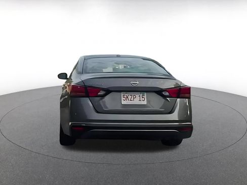 Used 2025 Nissan Altima 2.5 SV FWD image 11
