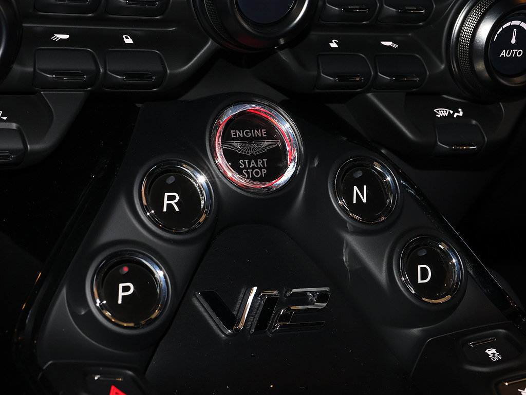 Used 2023 Aston Martin V12 Vantage RWD image 98