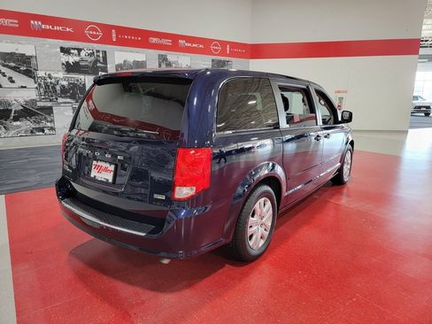Used 2016 Dodge Grand Caravan SE w/ Quick Order Package 29E SE image 4