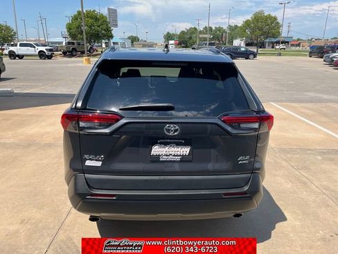 Used 2022 Toyota RAV4 XLE AWD/4WD image 4