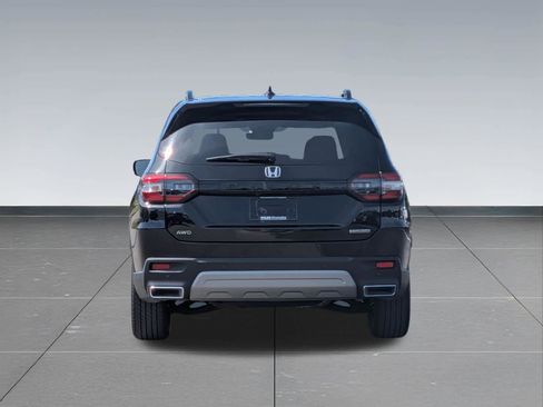 Certified 2025 Honda Pilot Touring image 4