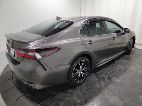 Used 2023 Toyota Camry SE image 9