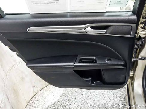 Certified 2018 Ford Fusion SE w/ Fusion SE Technology Package FWD image 23