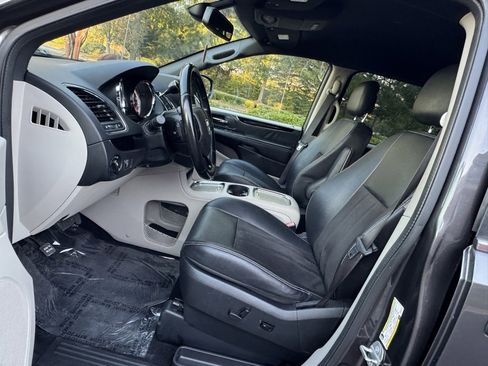 Used 2020 Dodge Grand Caravan SXT image 15