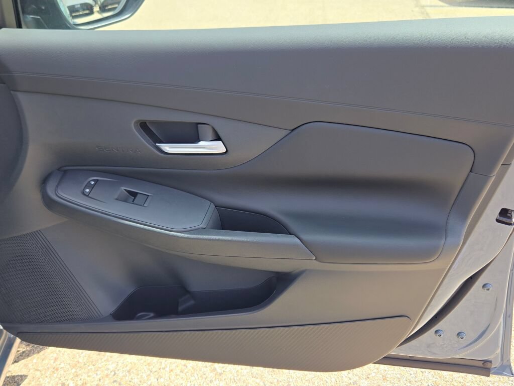 Used 2026 Nissan Sentra SV w/ SV Convenience Package FWD image 6