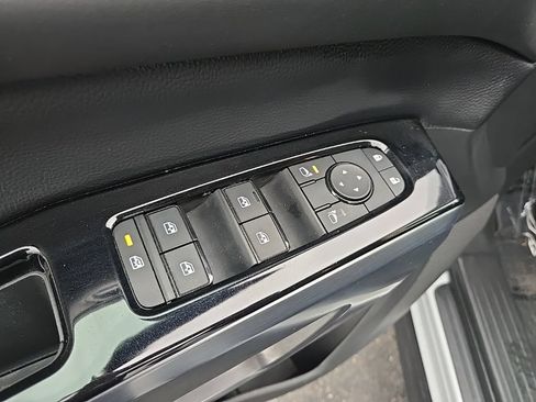 Used 2025 Nissan Pathfinder SL AWD/4WD image 10