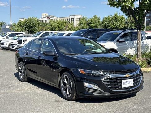 Used 2024 Chevrolet Malibu LT FWD image 1