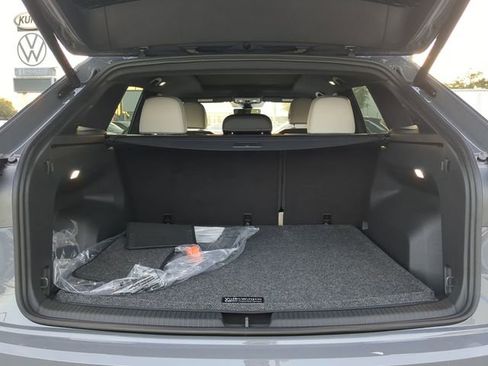 New 2026 Volkswagen Atlas Cross Sport SEL Premium R-Line image 9