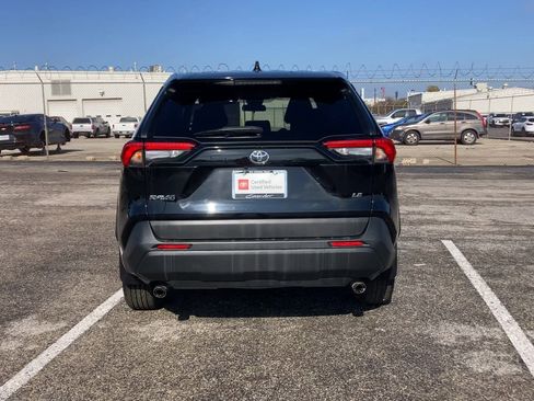 Certified 2022 Toyota RAV4 LE image 7