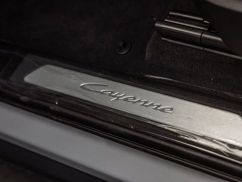 Used 2025 Porsche Cayenne Coupe image 22