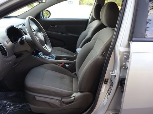 Used 2011 Kia Sportage LX w/ Convenience Pkg FWD image 19