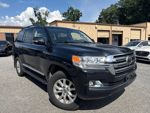 Used 2018 Toyota Land Cruiser w/ Four Season Floor Mat Package AWD/4WD image 2