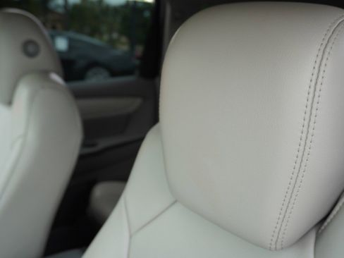 Used 2014 Chevrolet Traverse LTZ FWD image 25