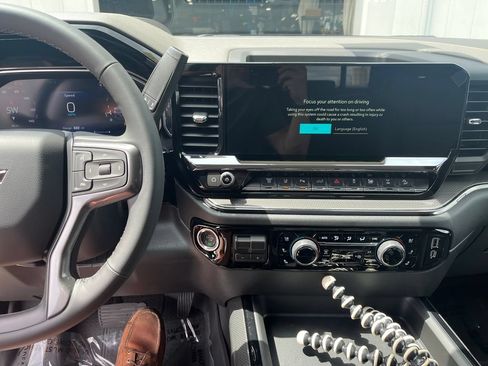 New 2026 Chevrolet Silverado 2500 ZR2 AWD/4WD image 17