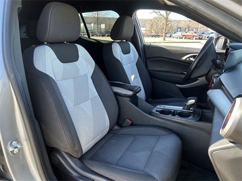 Used 2025 Chevrolet Trax RS image 30