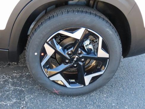 New 2026 Kia Seltos S image 41