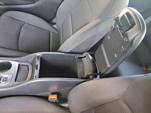 Used 2025 Chevrolet Malibu LS FWD image 30