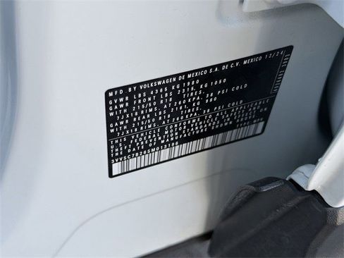 Certified 2025 Volkswagen Taos SE image 27