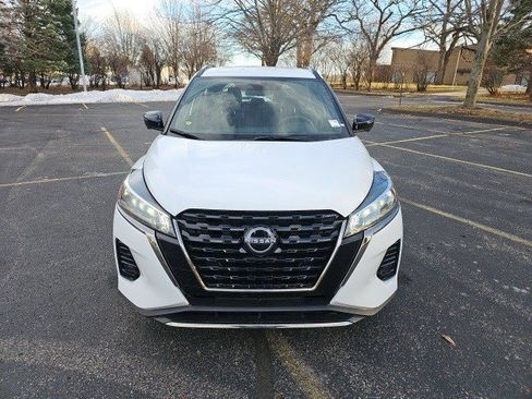 Used 2024 Nissan Kicks SR image 9