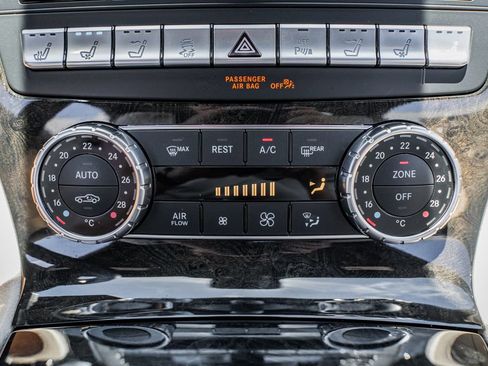 Used 2013 Mercedes-Benz SL 550 image 31