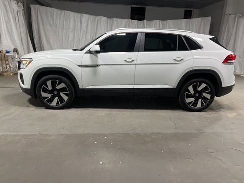 Used 2025 Volkswagen Atlas Cross Sport SE image 4