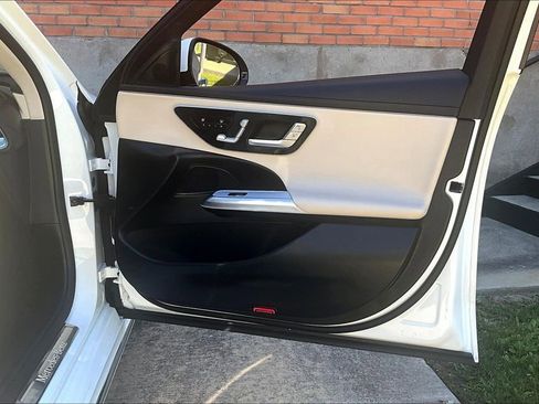 Used 2025 Mercedes-Benz E 350 Sedan image 25