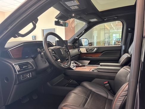 Certified 2022 Lincoln Navigator Black Label AWD/4WD image 13