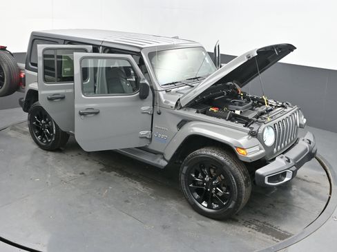Used 2021 Jeep Wrangler Unlimited Sahara w/ Cold Weather Group image 37