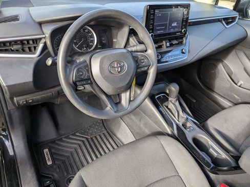 Used 2022 Toyota Corolla LE image 2
