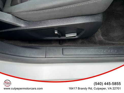 Used 2018 Ford Fusion SE FWD image 16