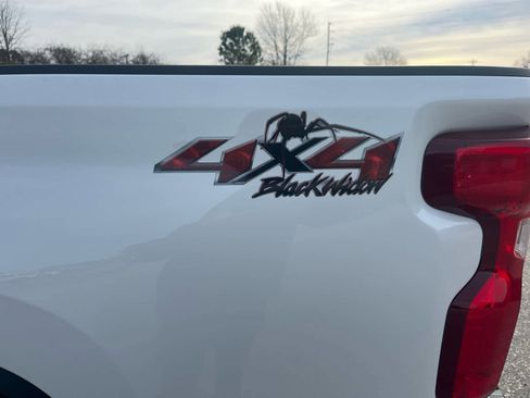 Used 2024 Chevrolet Silverado 2500 Custom image 32