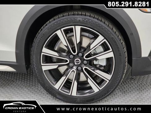 Used 2020 Volvo V60 T5 Cross Country w/ Protection Package Premier image 9