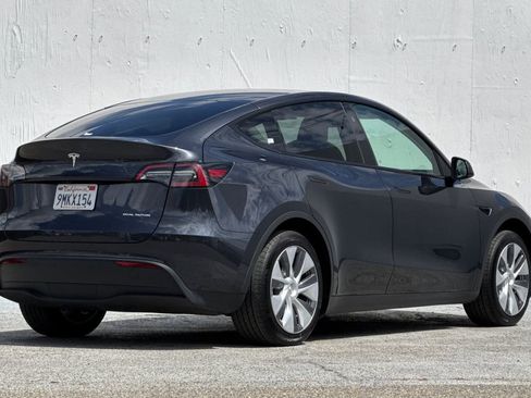 Used 2024 Tesla Model Y Long Range AWD/4WD image 3