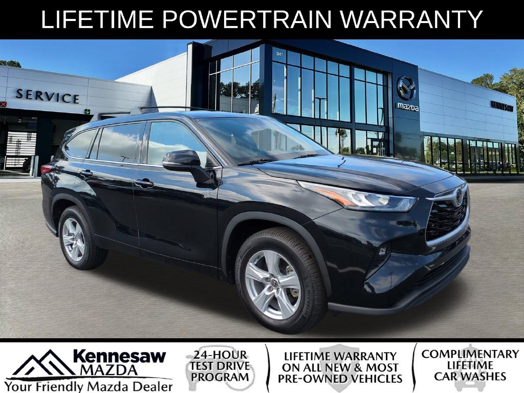 Used 2020 Toyota Highlander LE FWD image 1