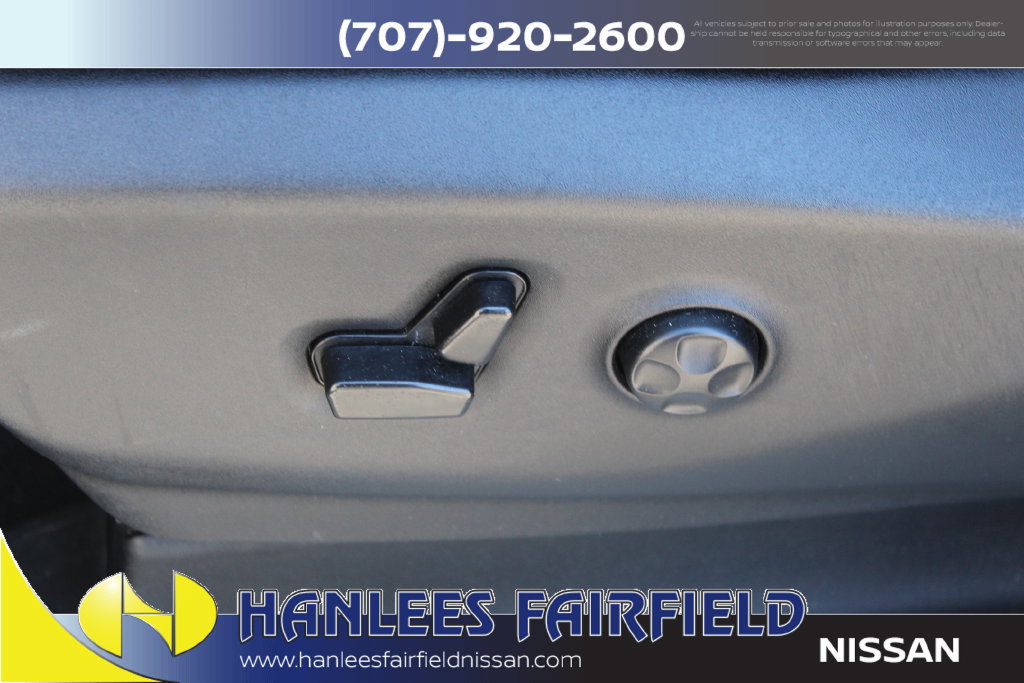 Used 2023 Chrysler Pacifica Touring-L FWD image 13