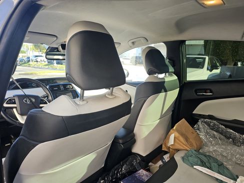 Used 2016 Toyota Prius Four Touring image 7