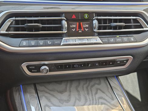 Used 2019 BMW X7 xDrive40i w/ Premium Package AWD/4WD image 17