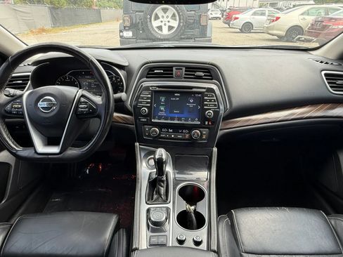 Used 2016 Nissan Maxima Platinum w/ Interior Lighting Package FWD image 3